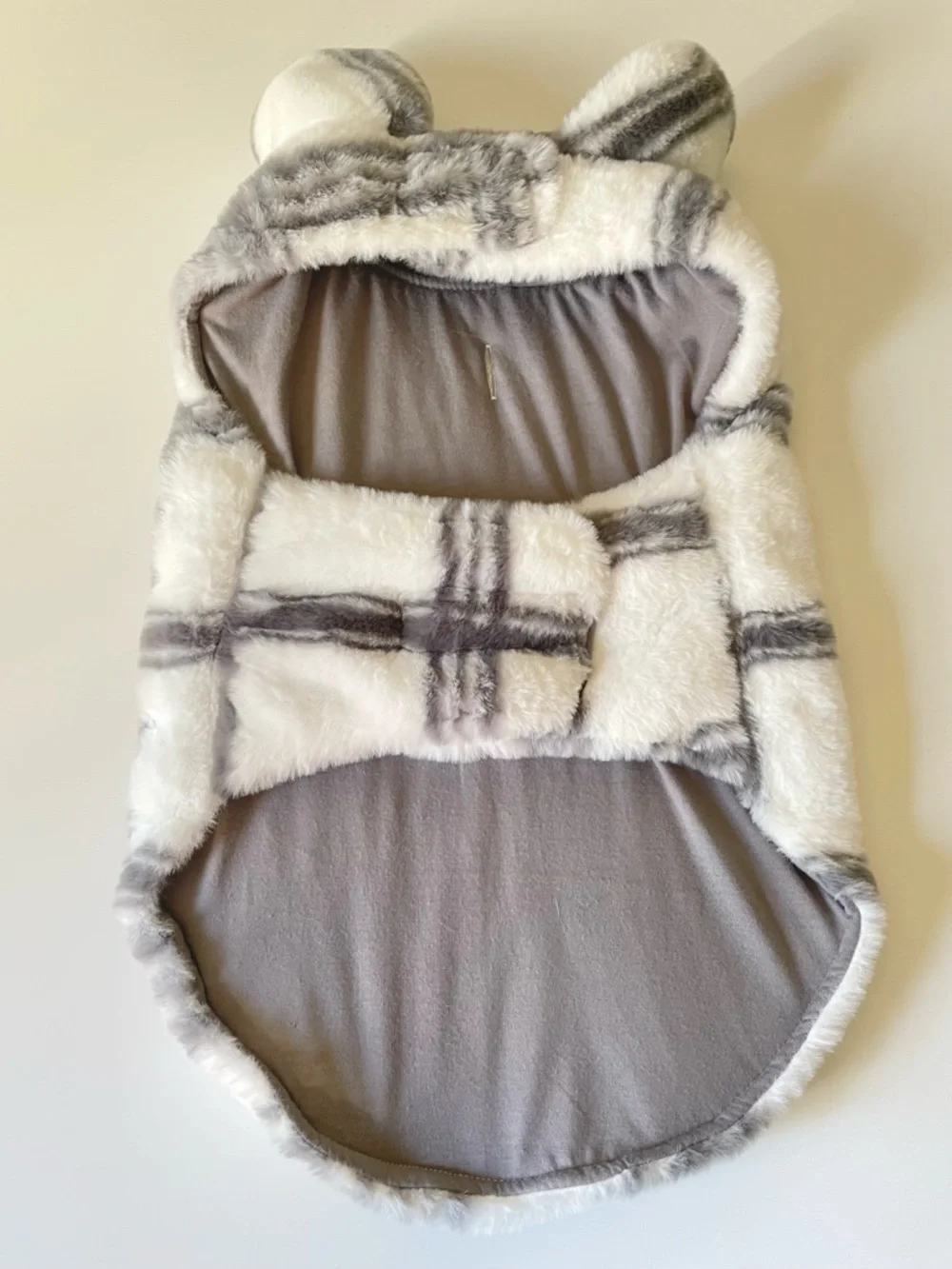Koolaburra UGG Medium Danny Faux Fur Reversible Pet Vest Cozy White Gray Plaid